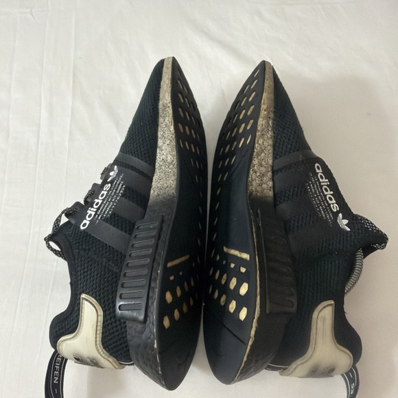 Adidas Nmd R1 Black/white Mens Sz 11 Running Shoe Gently Used Gym Comfy Shoes - Picture 5 of 16